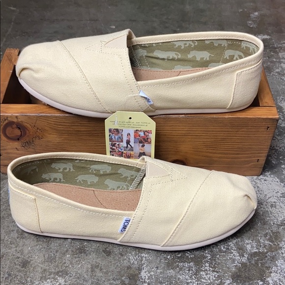 toms classic natural canvas